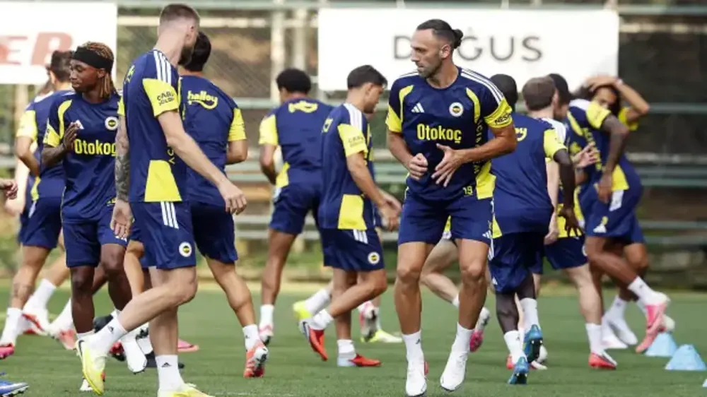 ismail_kartalin_ayriligi_sonrasi_fenerbahcenin_yildiz_oyuncusu_takimda_kalma_karari_aldi_1793190617_6215.webp