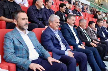 Bakan Çiftçi, Konyaspor maçını tribünden izledi