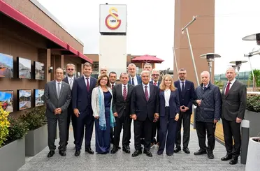 Dev Maç Öncesi̇ Dostluk Yemeği