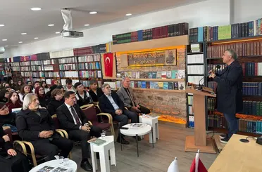 Gençler yazarlarla aynı buluşmada
