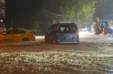 İstanbul’da sağanak hayatı felç etti