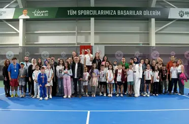 Karatay'da Cumhuriyet coşkusu tenis kortlarında yaşandı