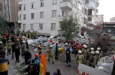 Maltepe’de 7 katlı binada kısmi çökme