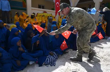 Mehmetçik’ten Somali’de eğitime destek