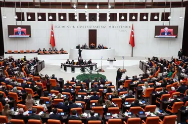 TBMM’de sandalye dağılımı değişti! AK Parti’nin vekil sayısı 281’e çıktı