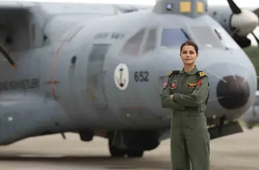 Türk Deniz Kuvvetleri’nde tarihi ilk: Hilal Aydın ilk kadın uçak pilotu oldu