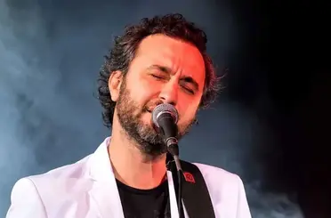 Ünlü şarkıcıdan hayranlarını üzecek haber: Yeniden entübe edildi
