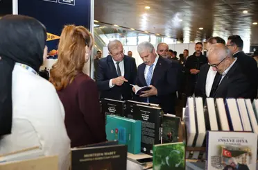 Vali Akın, Konya Kitap Günleri’ni ziyaret etti