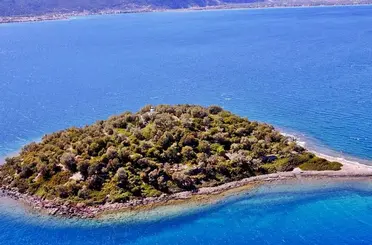 Yunanistan'da 3 plajlı ada satışta! İstenen fiyat dudak uçuklattı